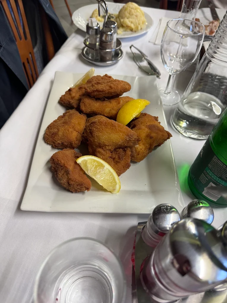 Sveže ocvrt piščanec z limono